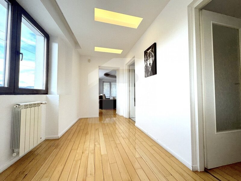 Predeal Apartament Spatios intr-o cladire cu Autorizatie ISU